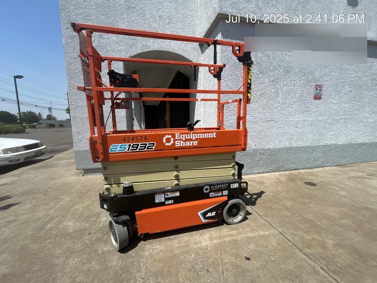 2024 JLG ES1932
