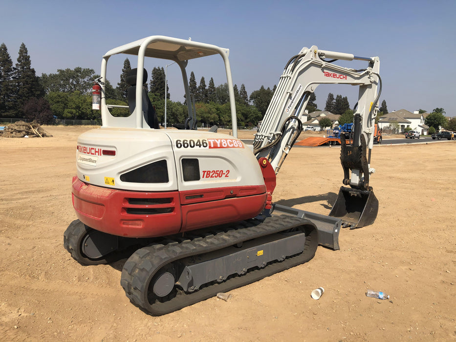 2020 TAKEUCHI TB250-2