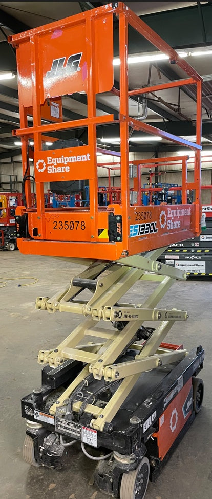2022 JLG ES1330L