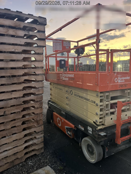 2023 JLG ES3246