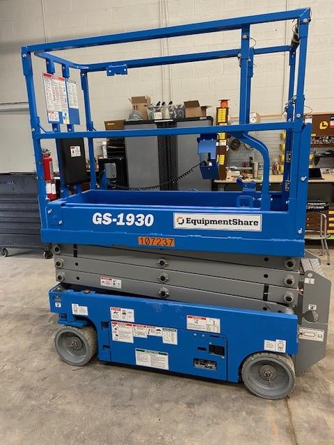 2020 Genie GS-1930 Solid Non Marking Tires, Beacon, Folding rails with half height swing gate, 800W Inverter