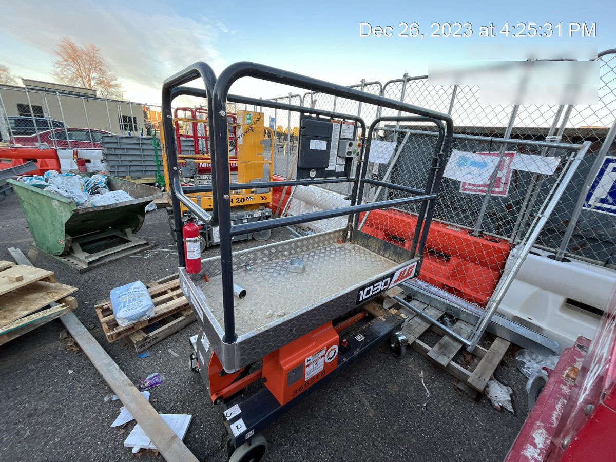 2023 JLG 1030P