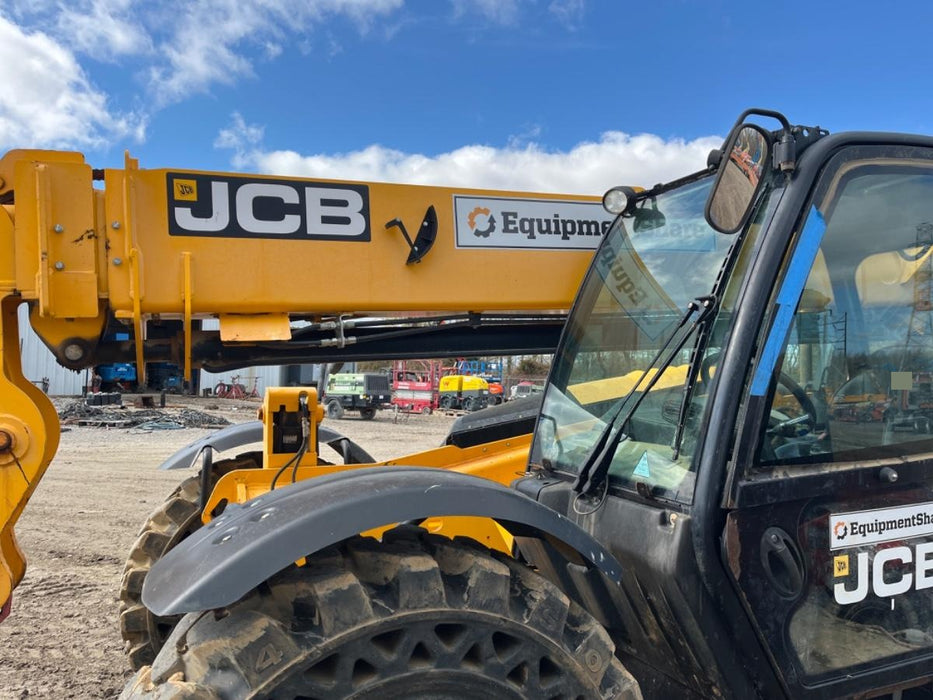 2019 JCB 509-42 Cab/Heat/Air, 74 HP, Solid Tires, STD Worklight, Beacon, Aux Hydraulics, Lifting Eye, Back up Alarm w/66" Carriage/60" Forks