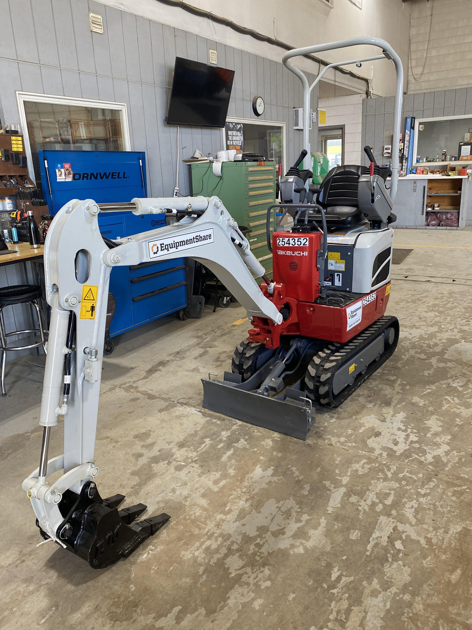 2022 TAKEUCHI TB210R
