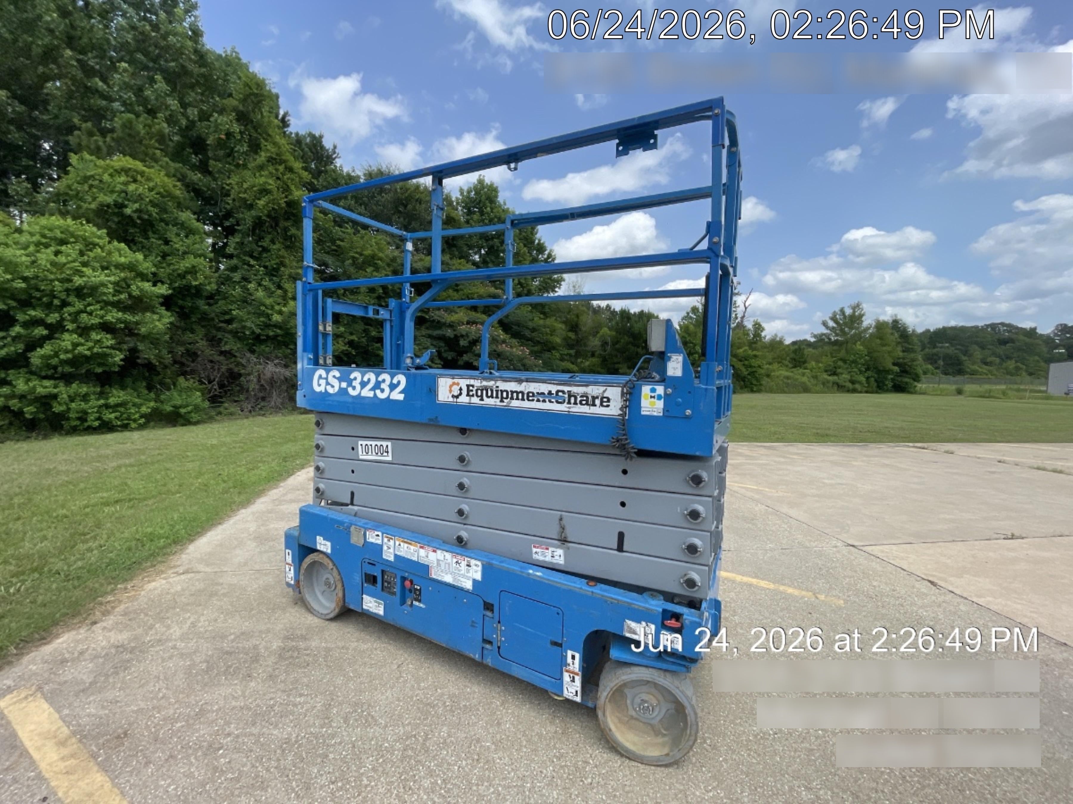 2020 Genie GS-3232 Standard, Folding half height swing gate