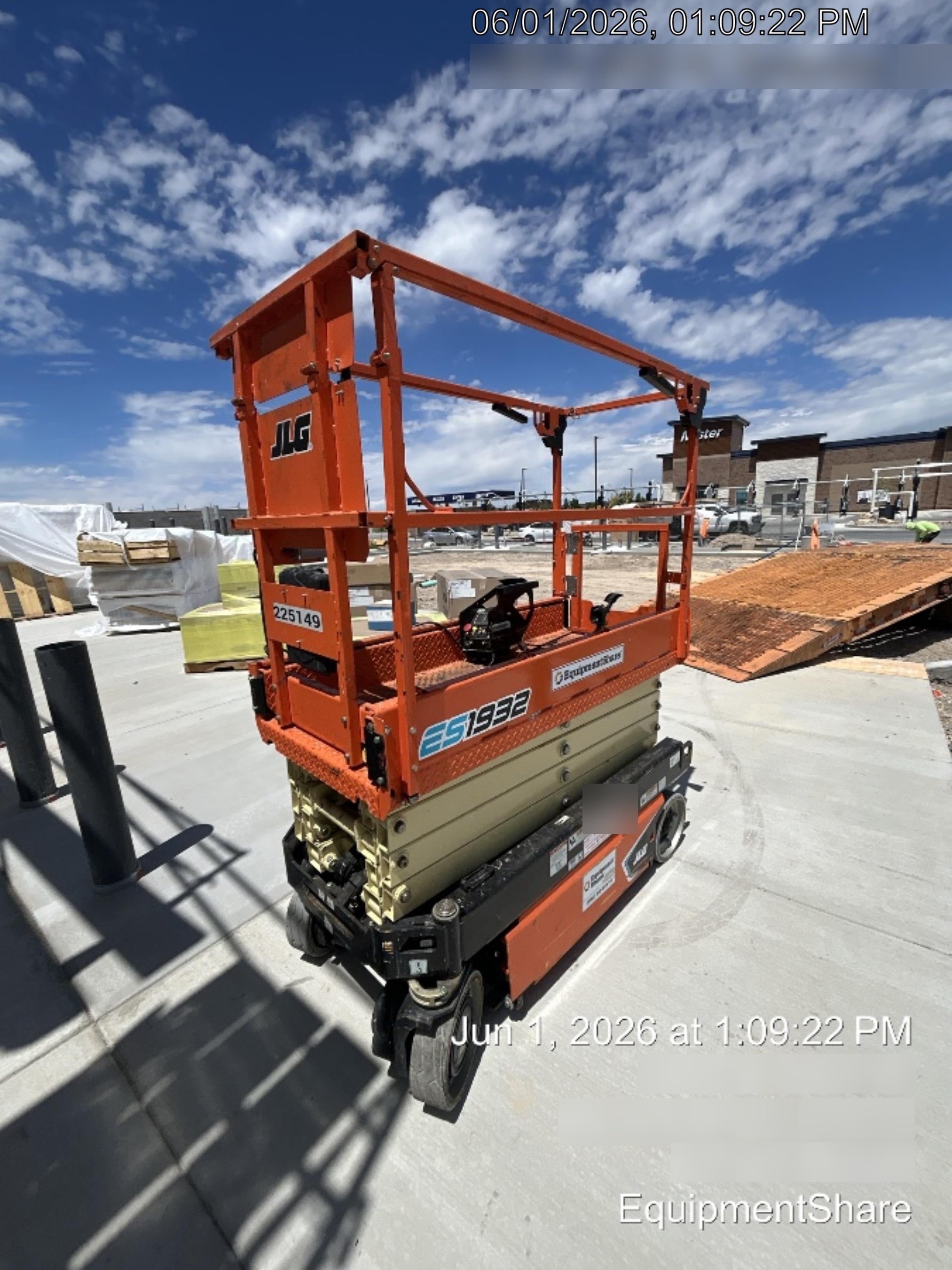 2022 JLG ES1932