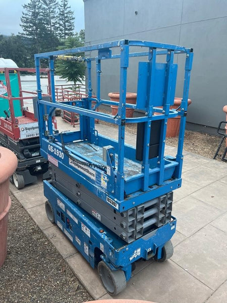 2020 Genie GS-1930 Solid Non Marking Tires, Beacon, Folding rails with half height swing gate, 800W Inverter