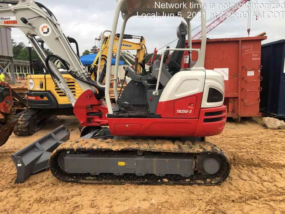 2021 TAKEUCHI TB250-2