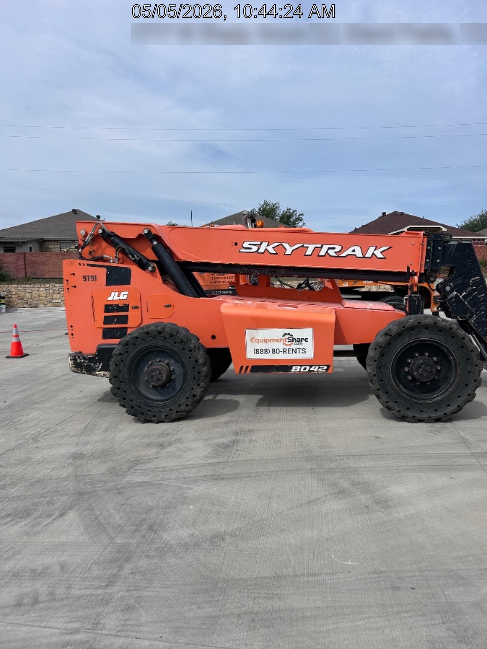 2018 Skytrak 8042 JLG Skytrak 8042, Solid Tires (shipping-Boss), Open ROPS, Beacon and Work Light Package