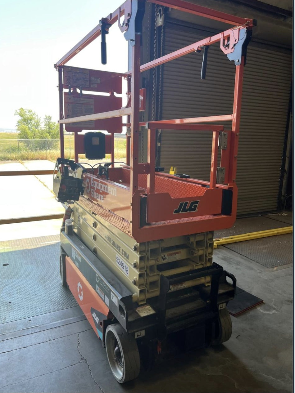 2025 JLG ES1932