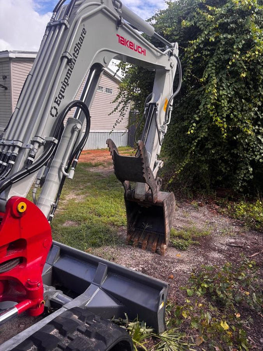 2025 TAKEUCHI 24" Bucket Takeuchi