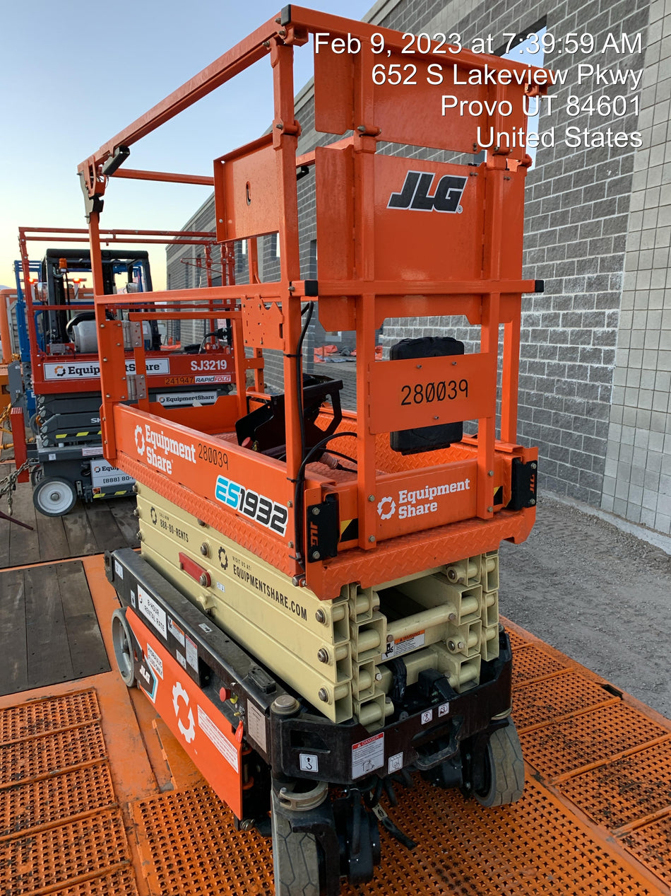 2022 JLG ES1932