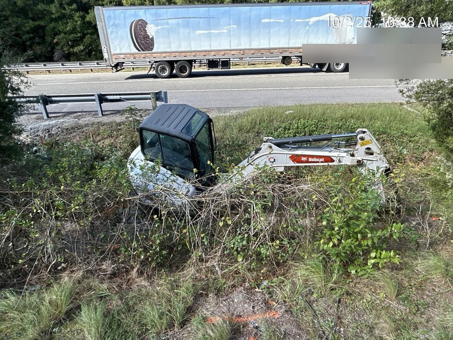 2022 Bobcat E50 Cab/Heat/Air, Rubber Tracks, Manual QC, Hydraulic Thumb