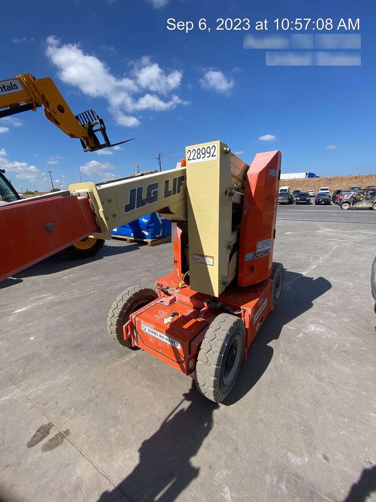 2022 JLG E300AJP