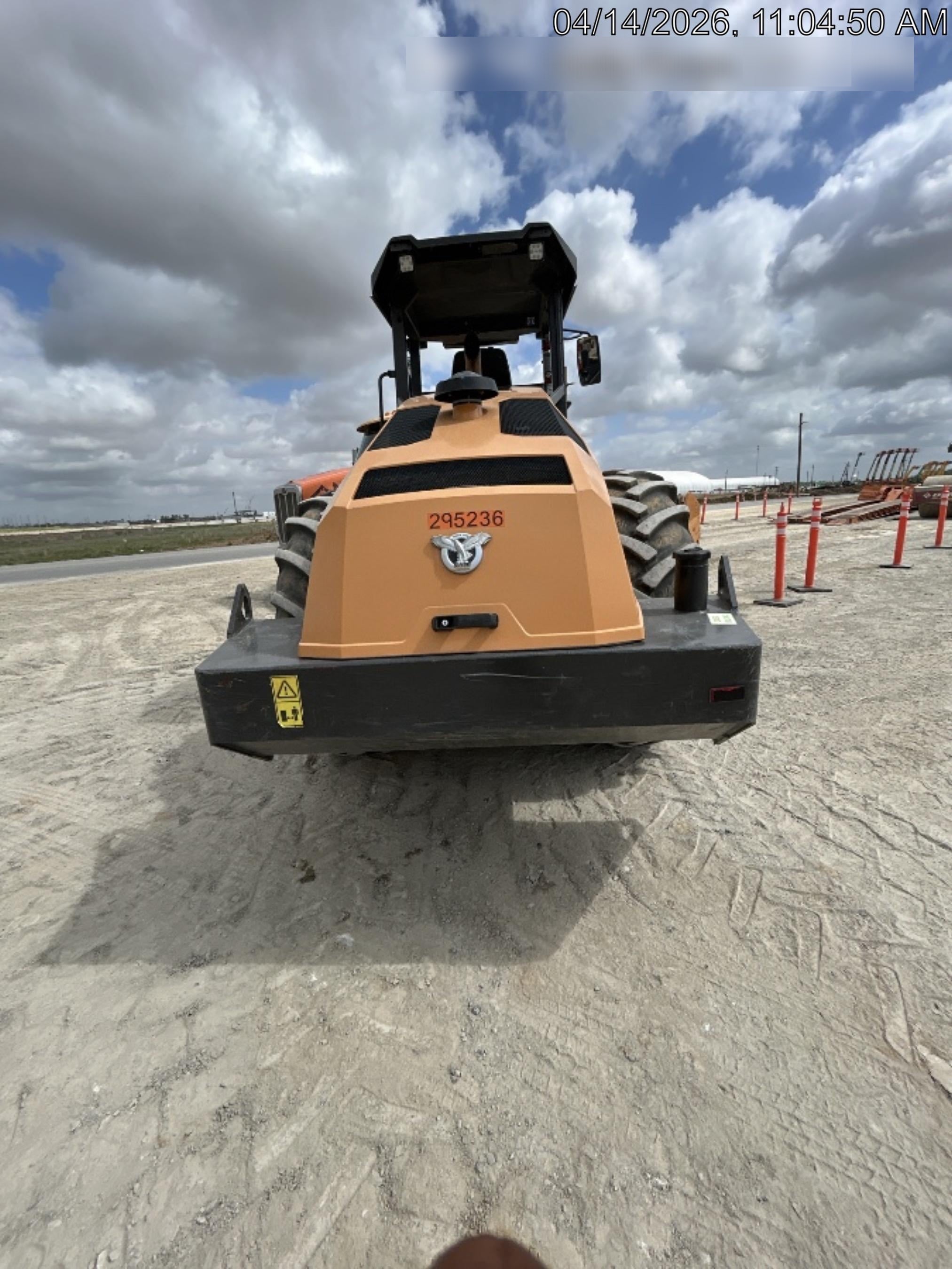 2023 CASE SV211E