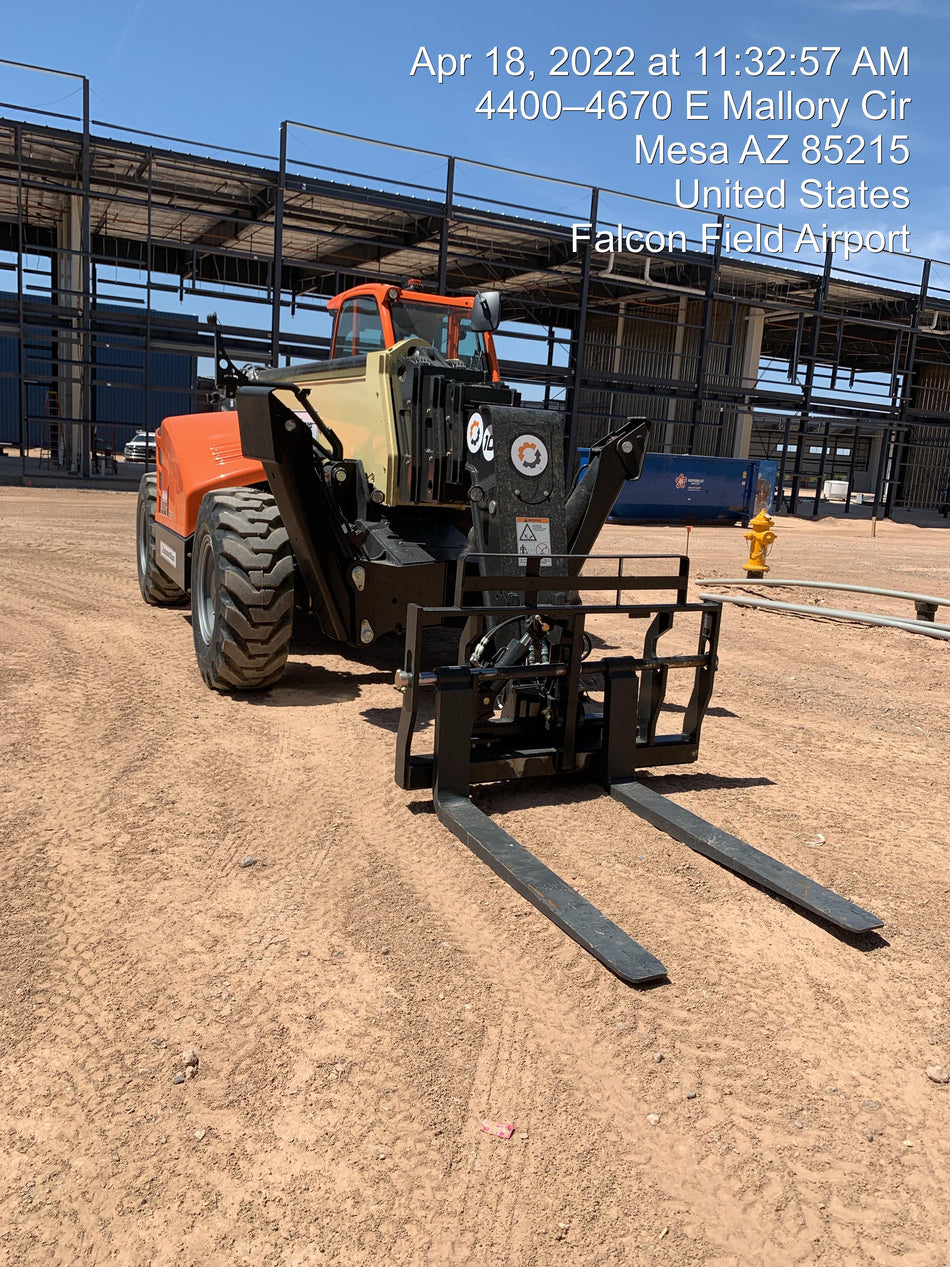 2022 JLG 1075