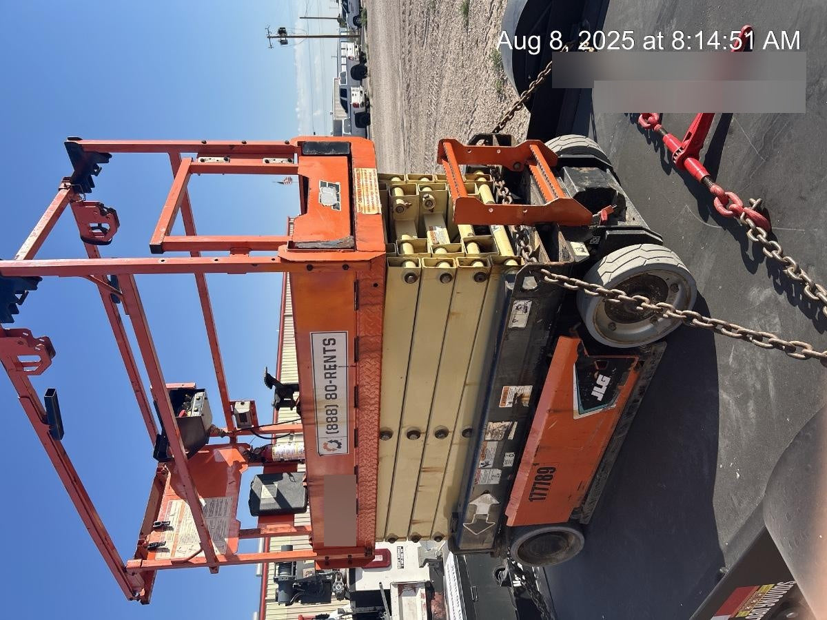 2021 JLG ES1932
