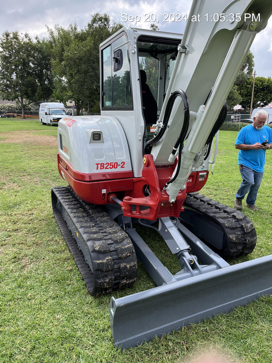 2024 TAKEUCHI TB250-2CR
