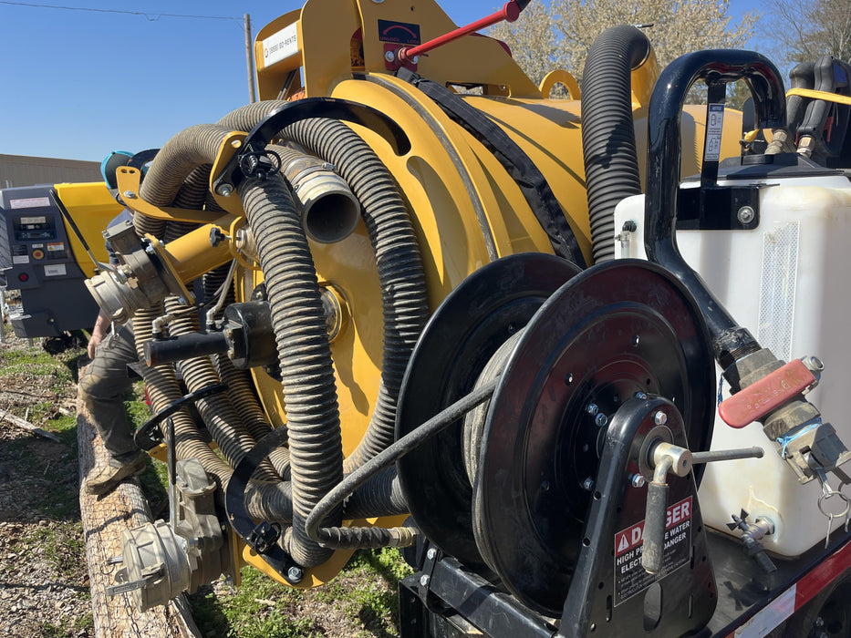 2023 Vac-Tron LP573XDT T4 Koehler Diesel Engine, 500 Gallon Debris Tank, x2 100 Gallon Water Tanks