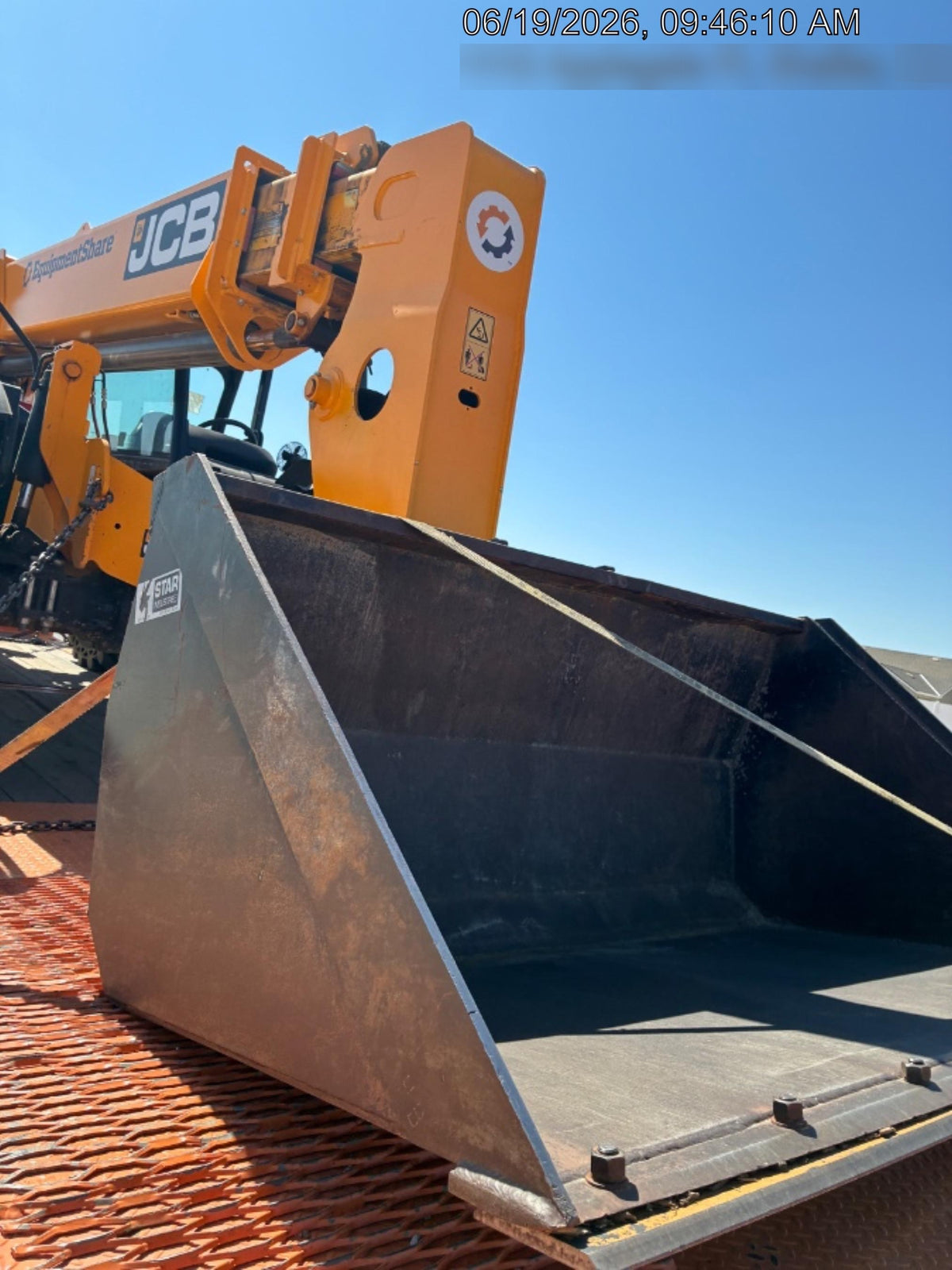 2025 JLG 1001100823