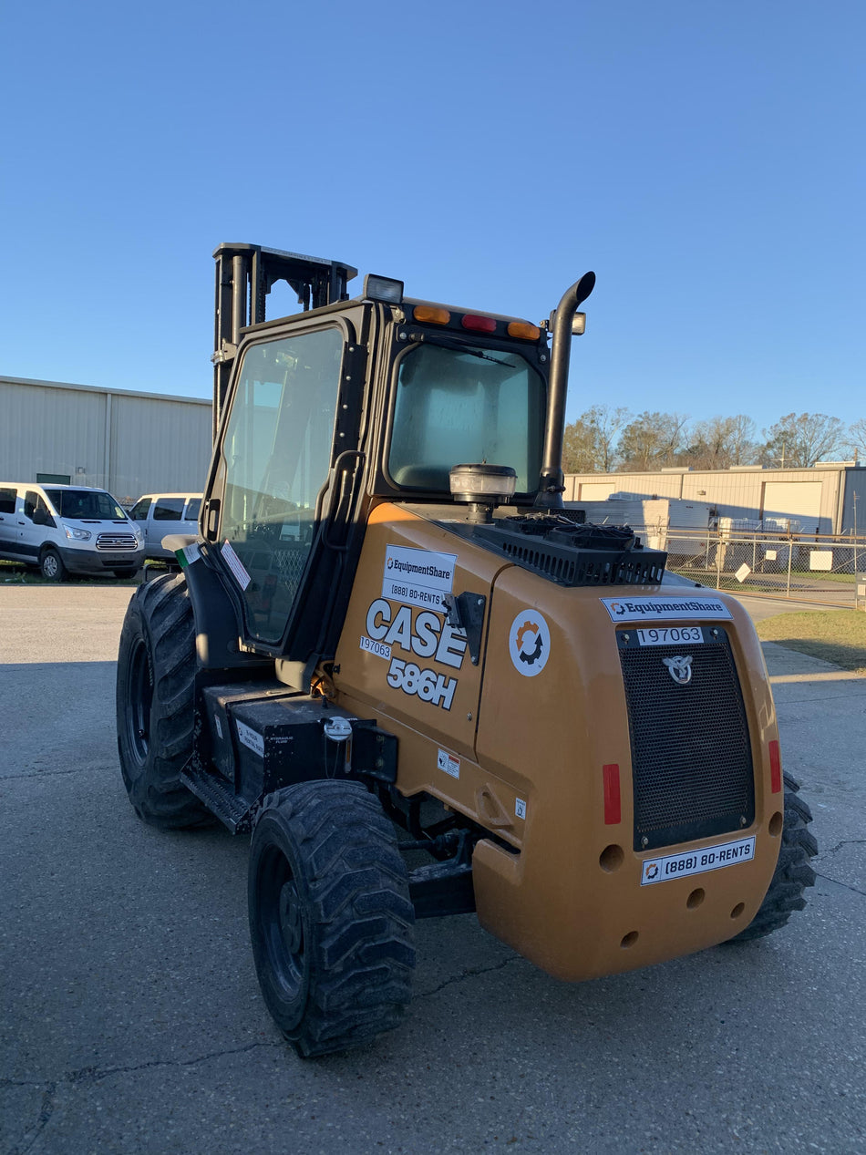 2021 CASE 588H