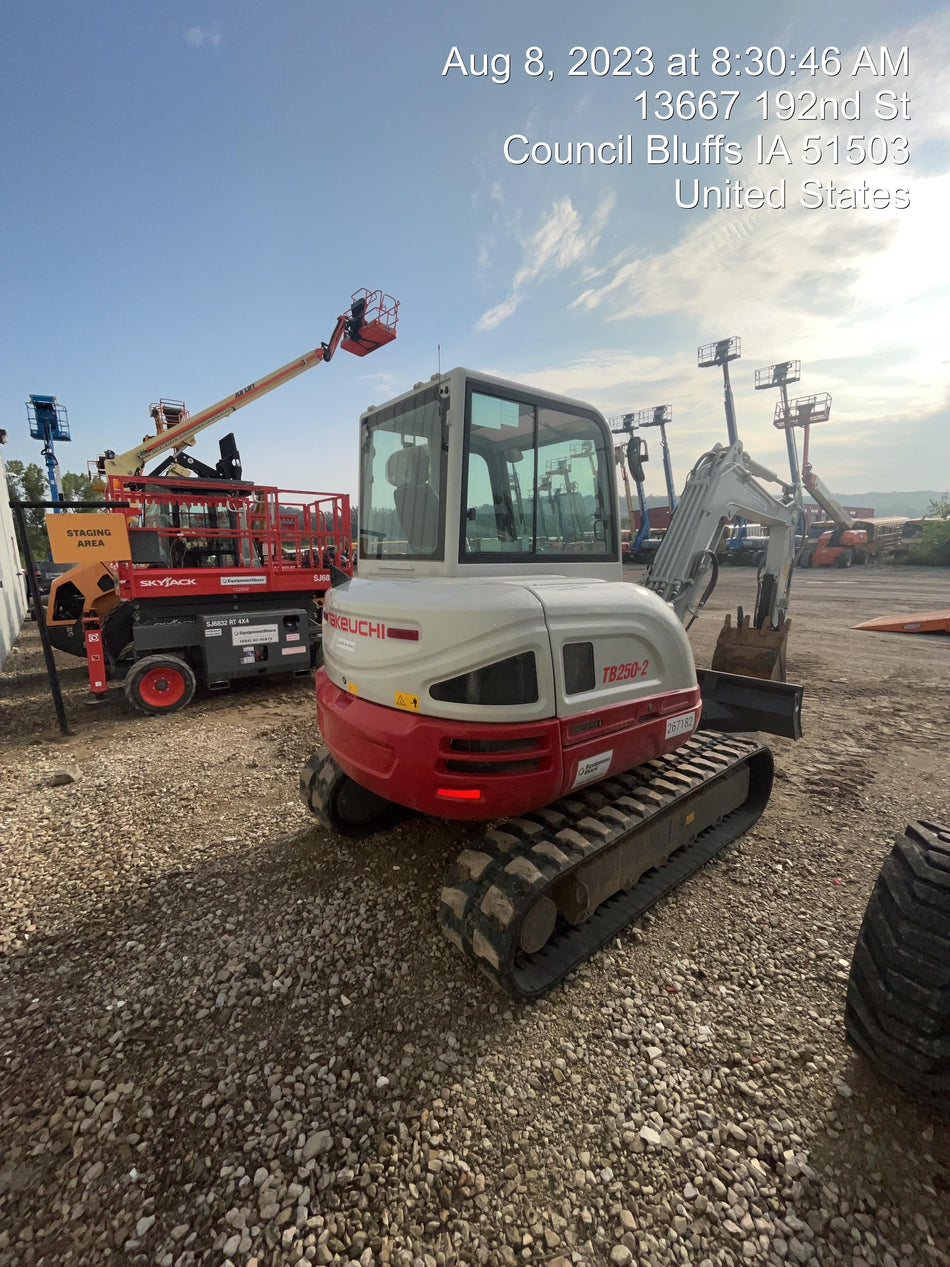 2022 TAKEUCHI TB250-2CR