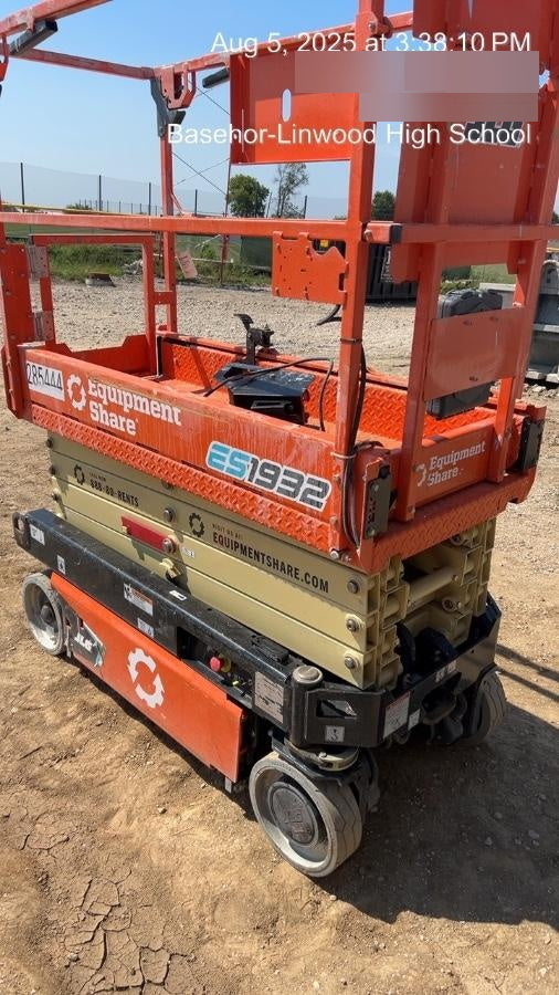 2022 JLG ES1932