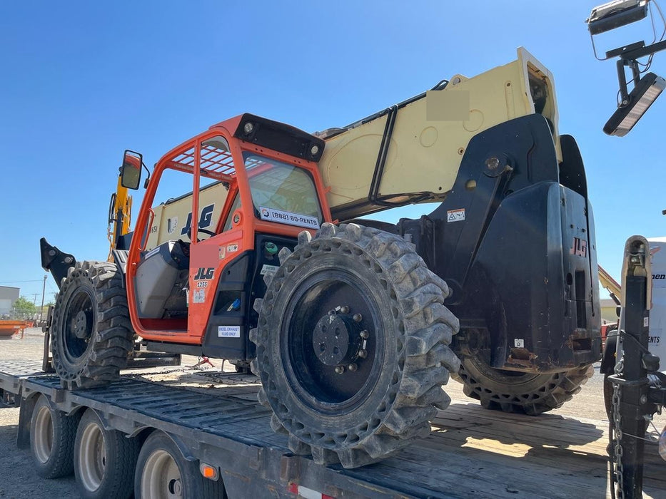 2019 JLG 1255