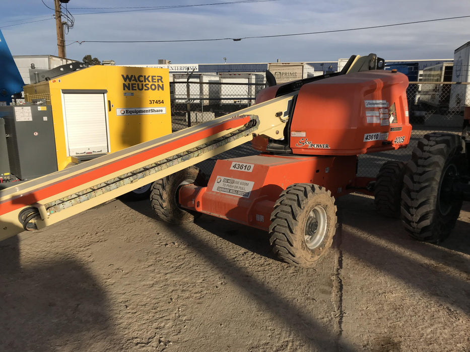 2019 JLG 400S