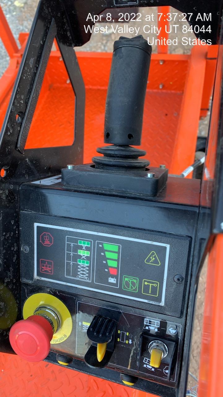 2022 JLG ES1330L