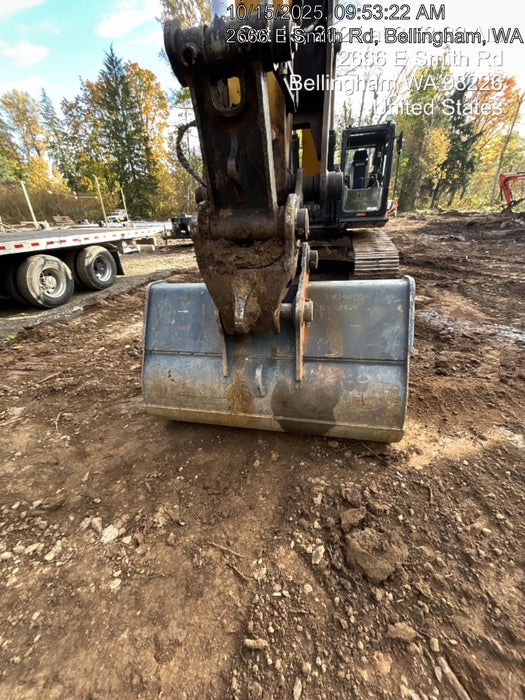 2025 HITACHI 54" Bucket - Hitachi