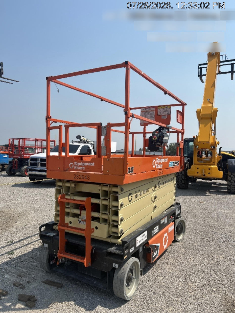 2022 JLG ES3246