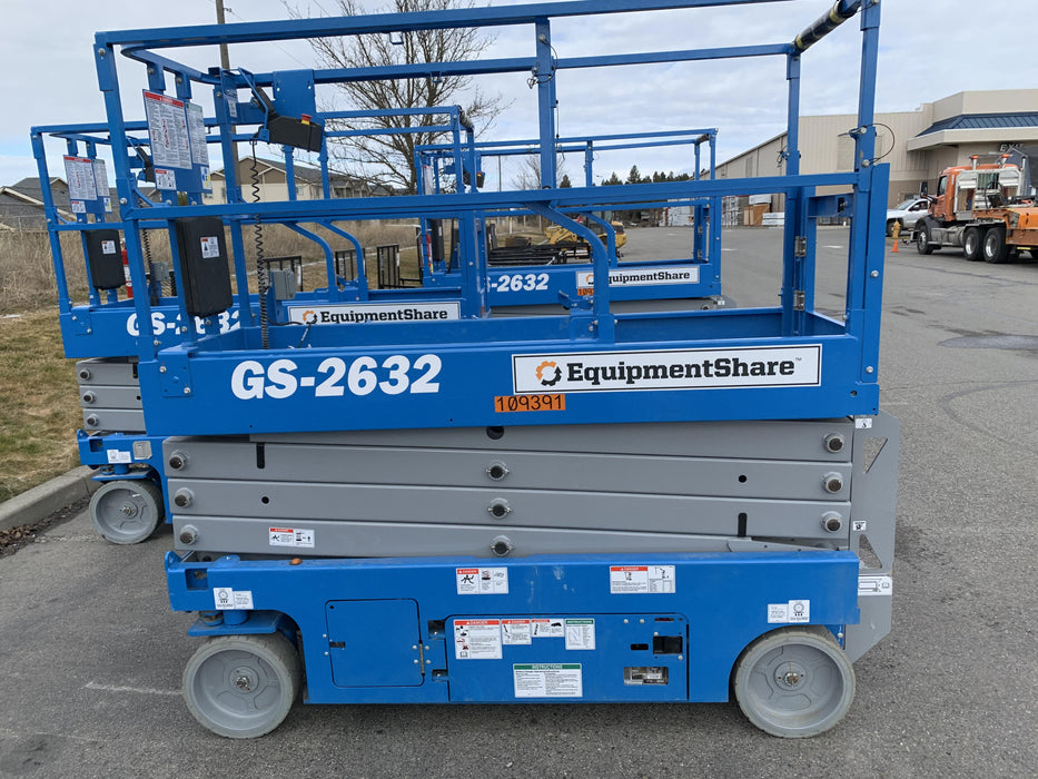 2020 Genie GS-2632 Solid NM Tires, Folding Rails with Half-Height Swing Gate, Beacon, 800W Invertor