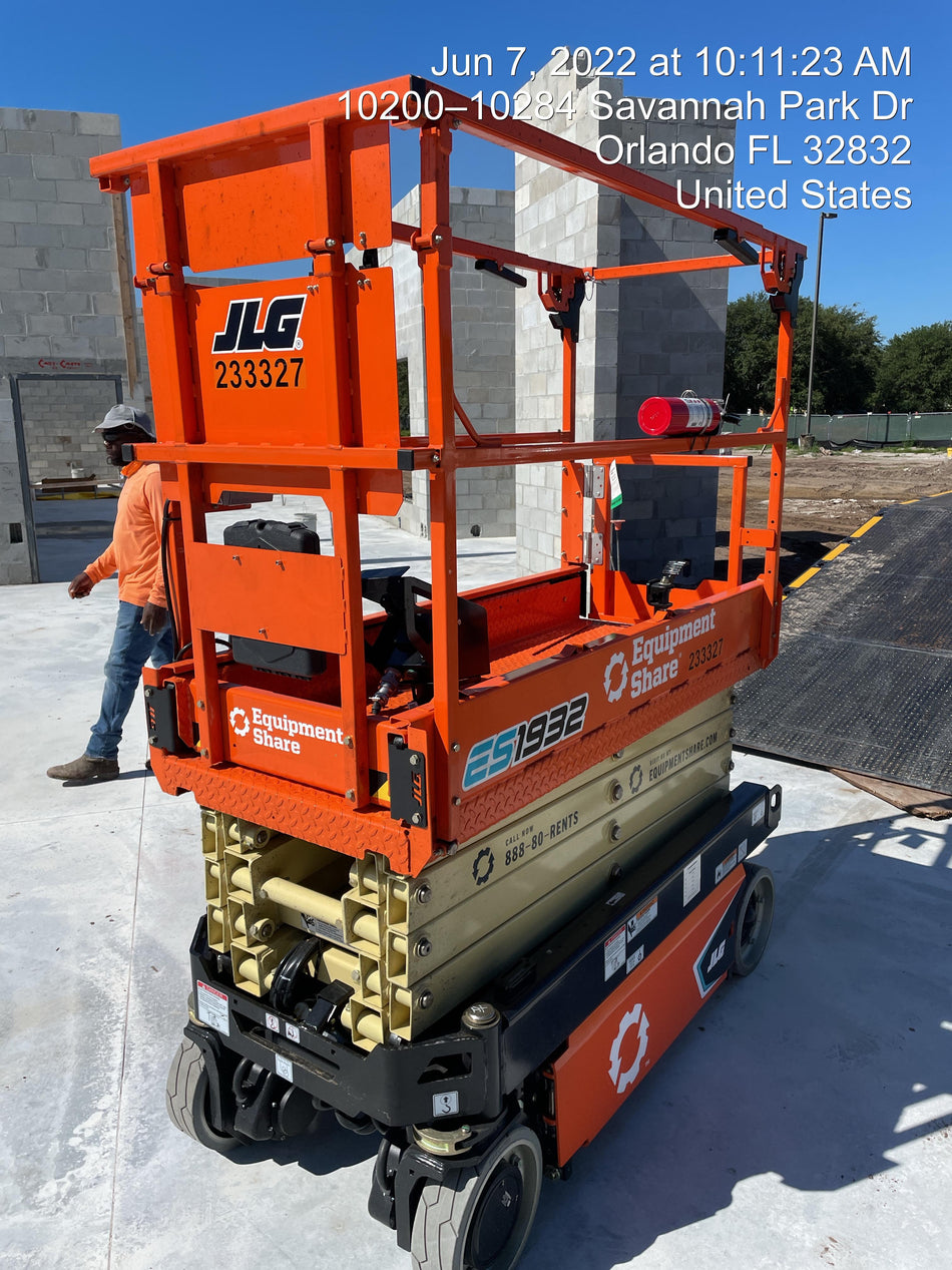 2022 JLG ES1932