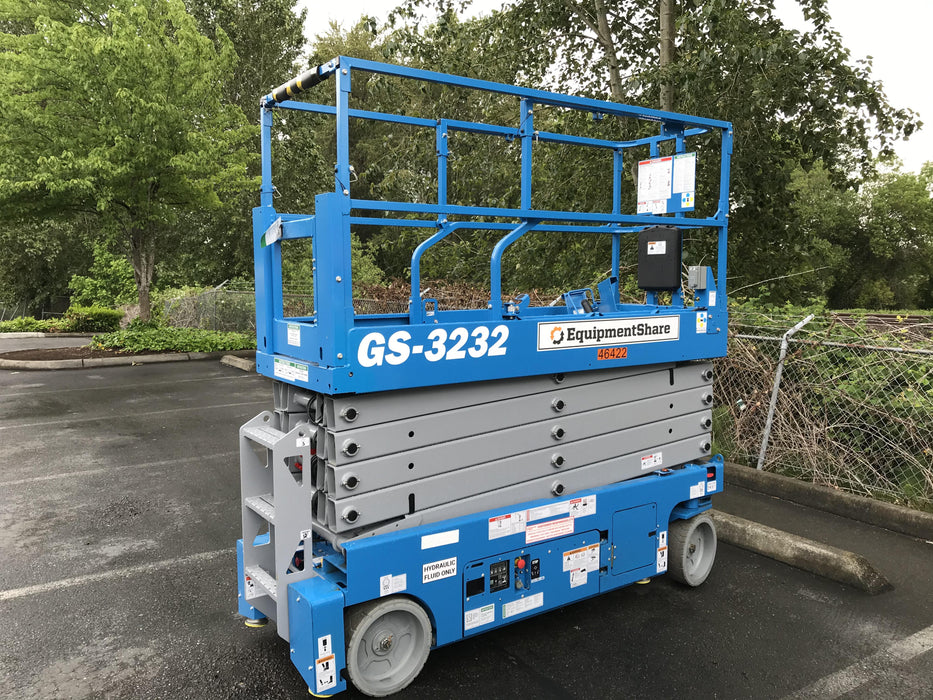2019 Genie GS-3232 Folding rails with half height swing gate, 800 Amp Inverter