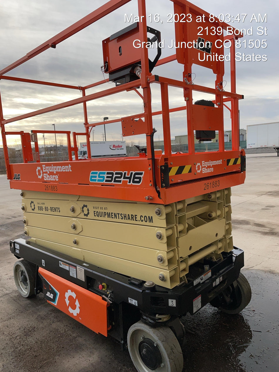 2022 JLG ES3246