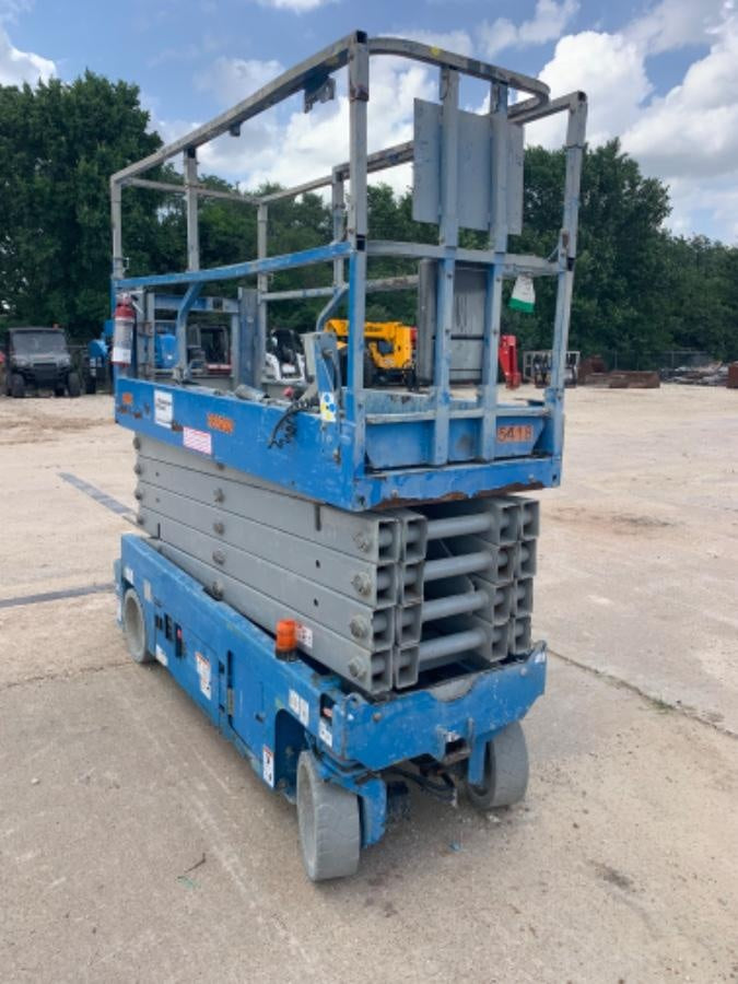 2017 Genie GS-3232 32' Narrow Electric Scissor Lift
