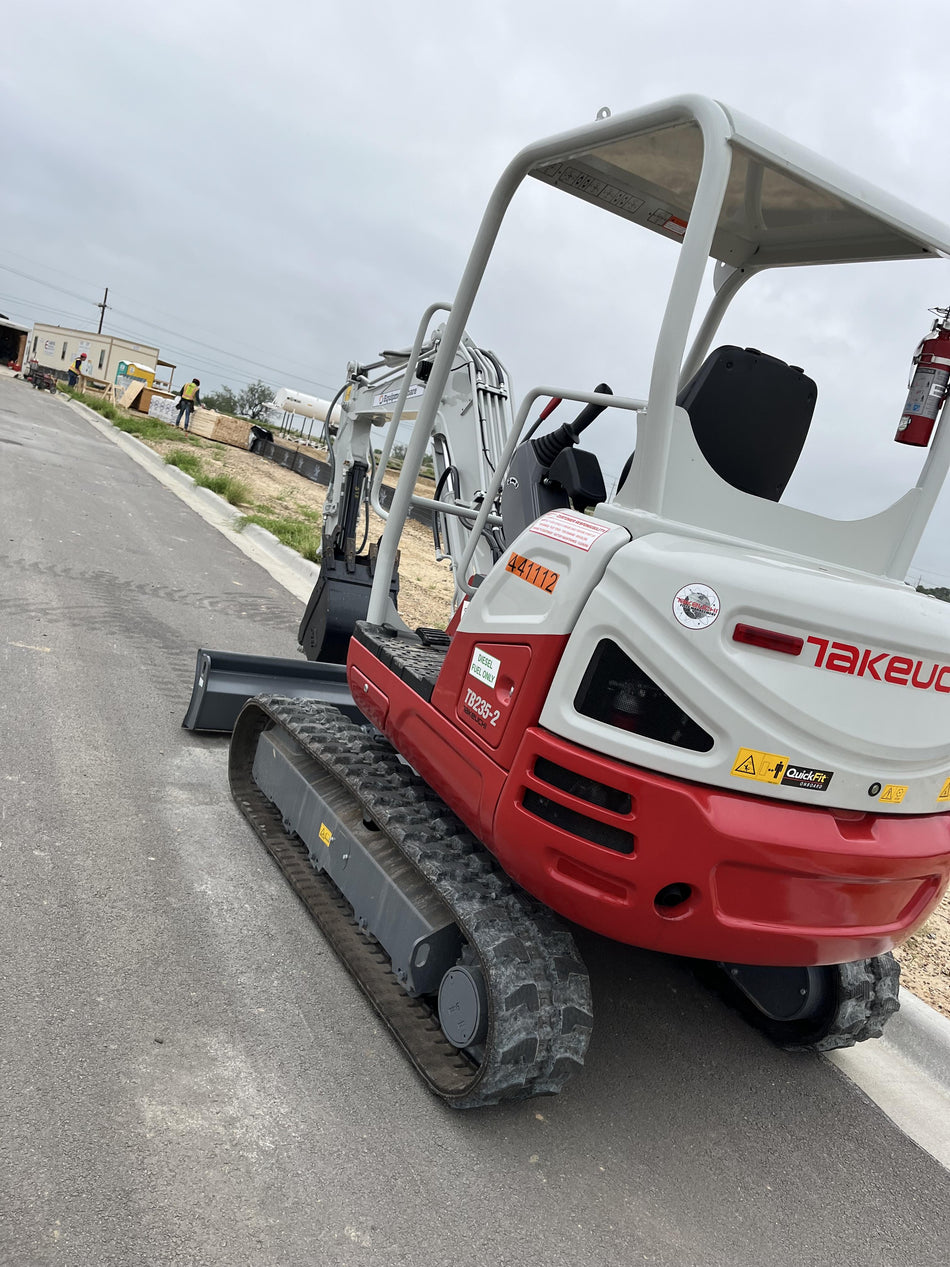 2024 TAKEUCHI TB235-2R
