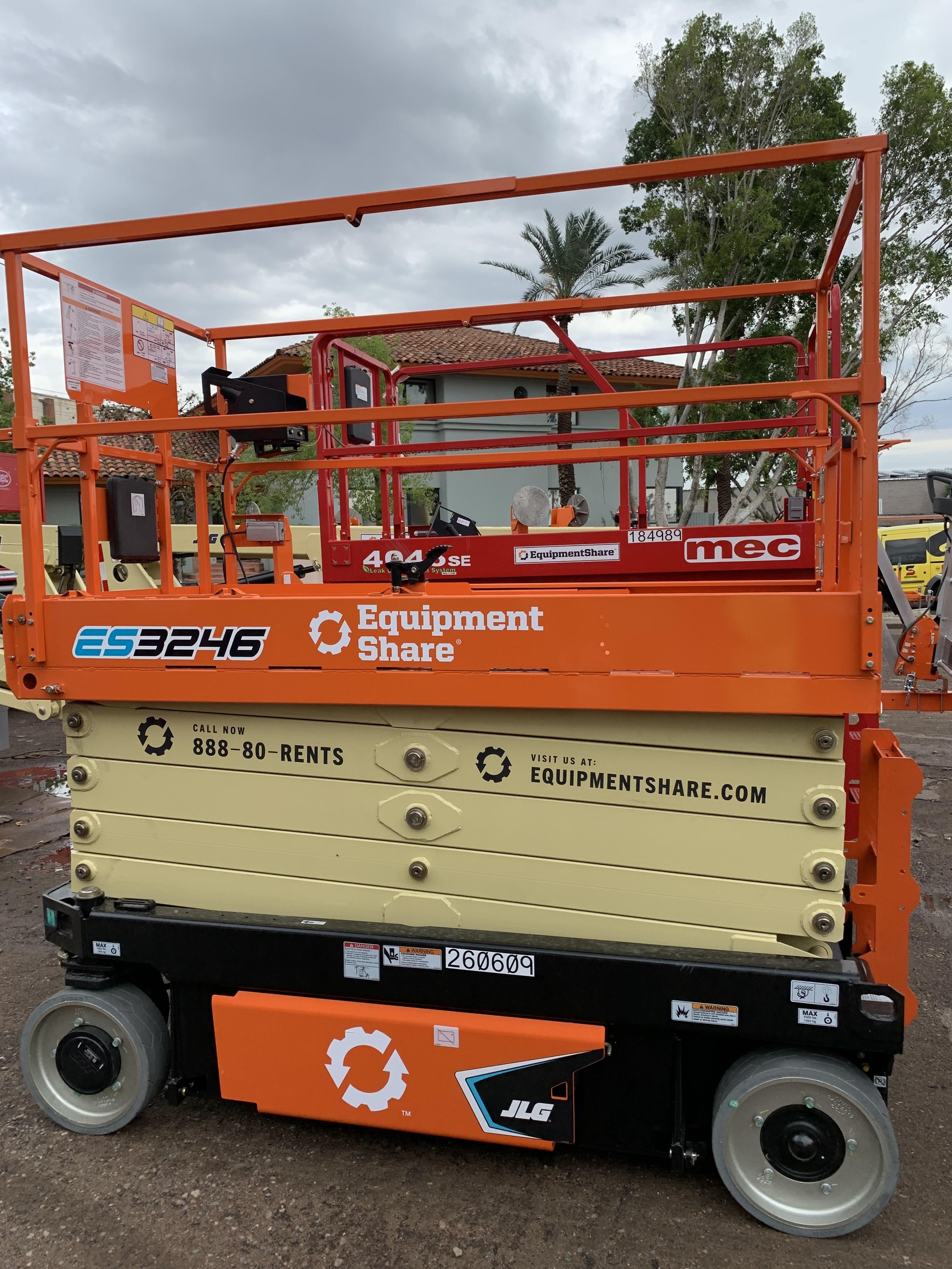 2022 JLG ES3246