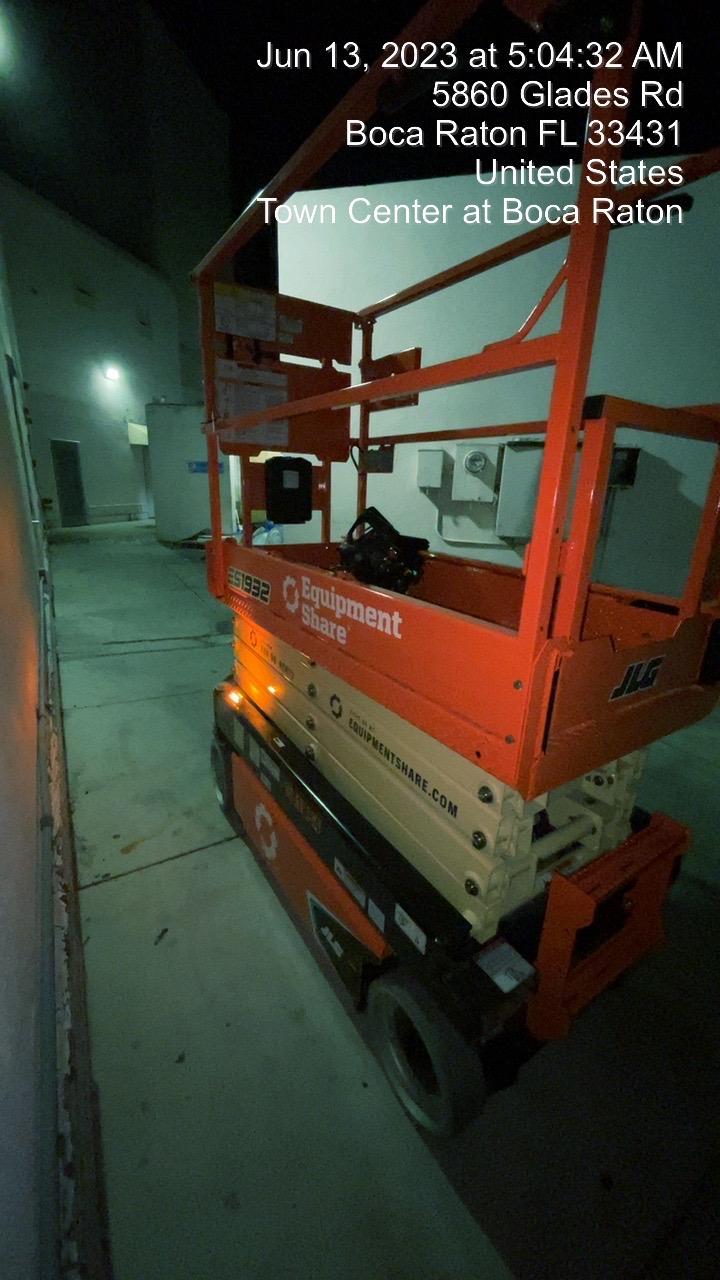 2023 JLG ES1932