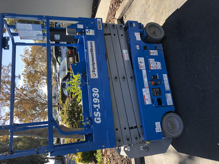2020 Genie GS-1930 Solid Non Marking Tires, Beacon, Folding rails with half height swing gate, 800W Inverter