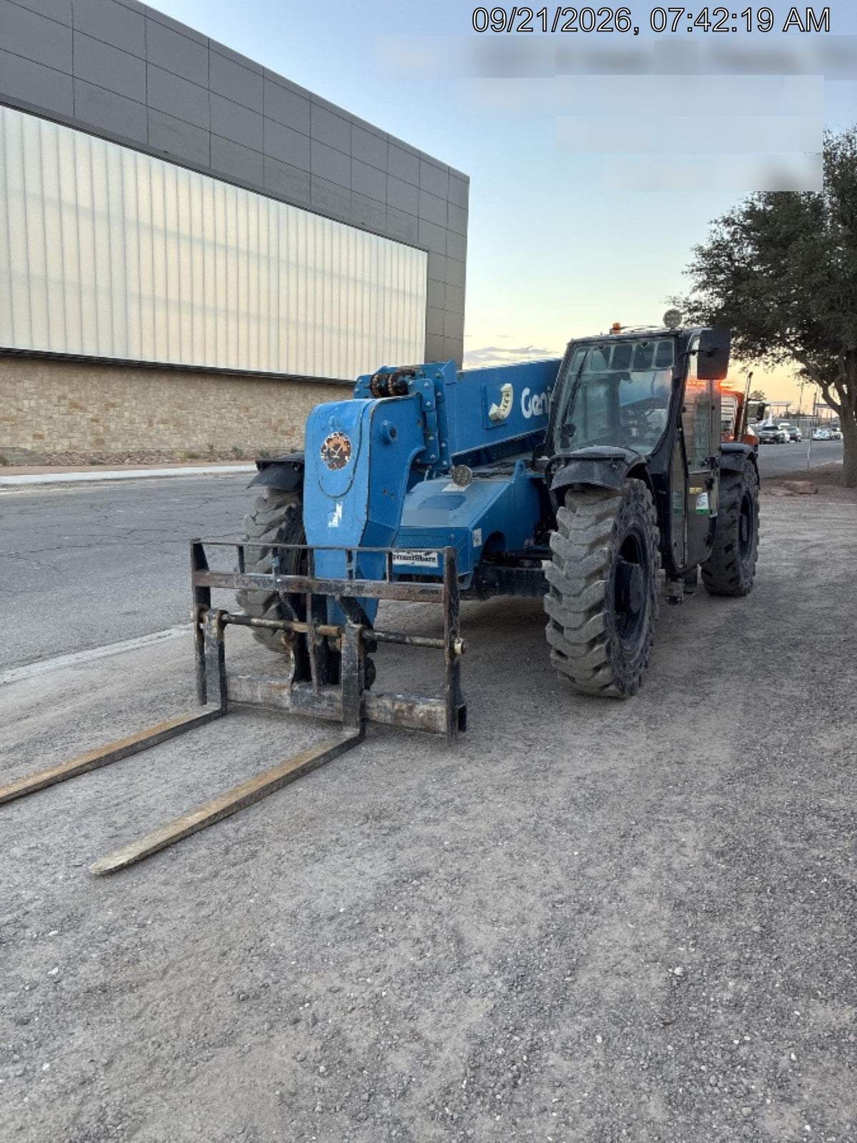 2018 Genie GTH-844 Genie GTH-844 w/Enclosed Cab w/HVAC, Work Lights, Solid Tires, Beacon, 60" Carriage and Forks