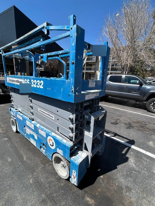 2018 Genie GS-3232 Genie GS-3232 w/Folding rails, Half height swing gate