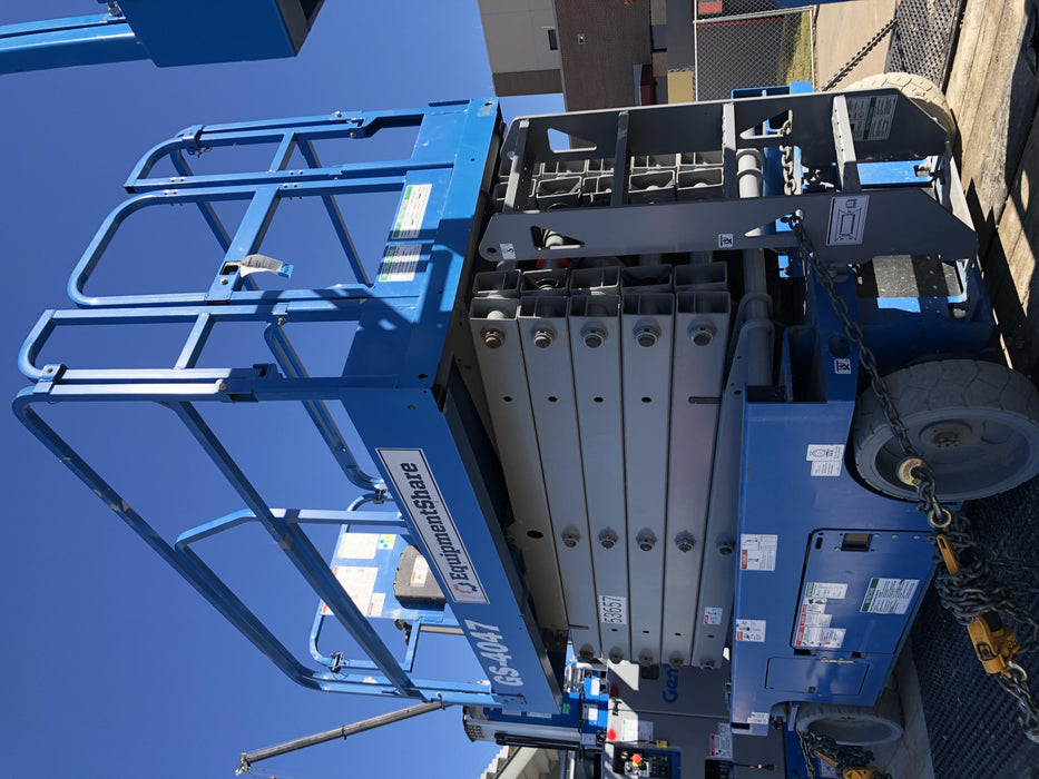 2019 Genie GS-4047 Folding rails with half height swing gate