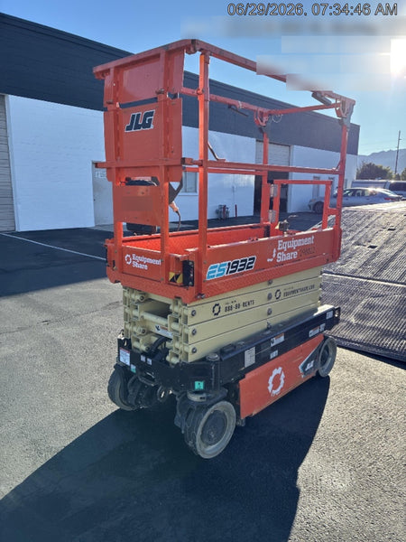 2023 JLG ES1932