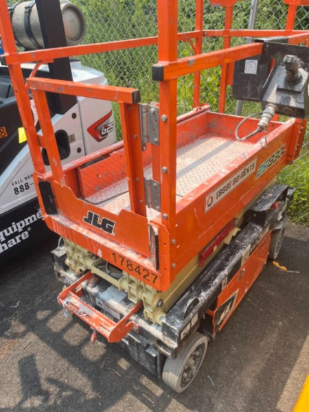 2021 JLG ES1330L