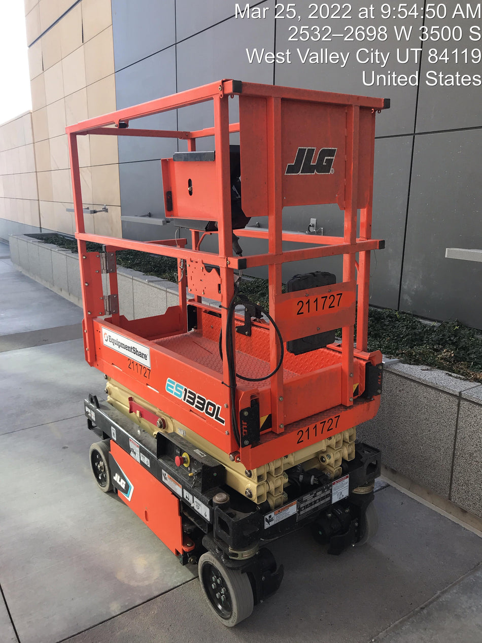 2022 JLG ES1330L