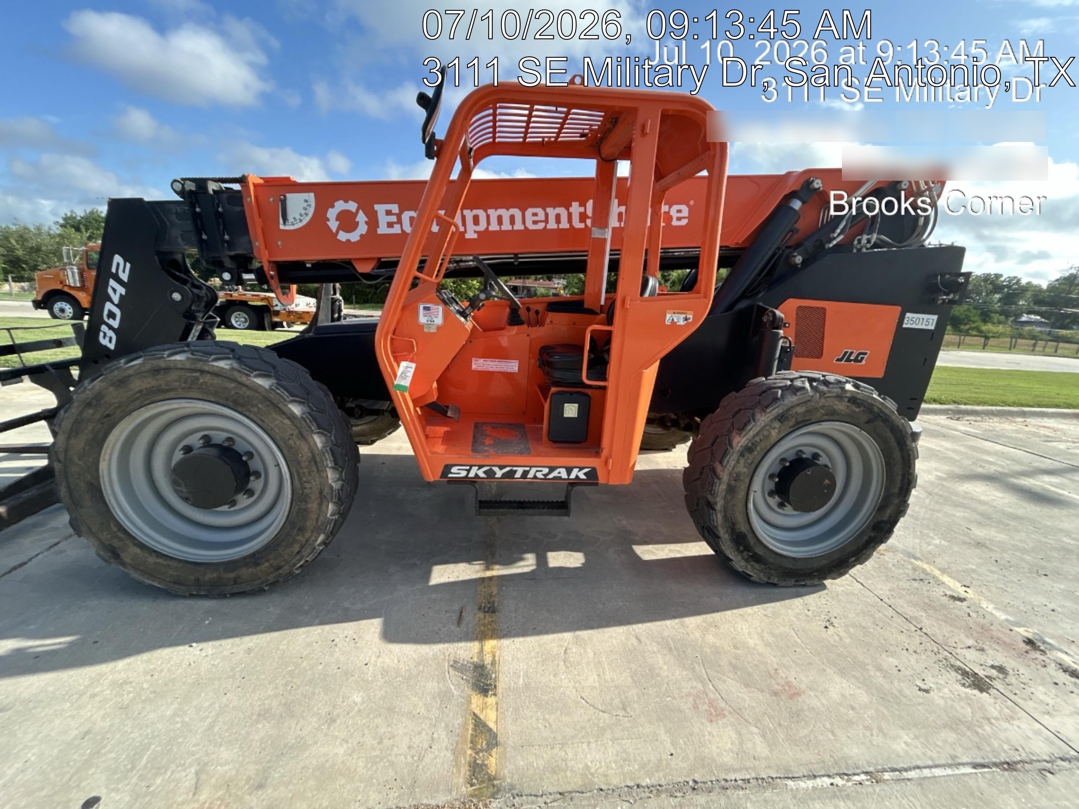 2023 SKYTRAK 8042