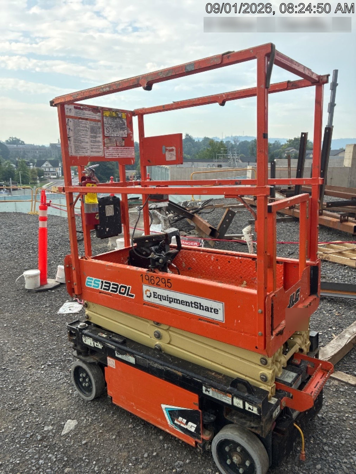 2021 JLG ES1330L