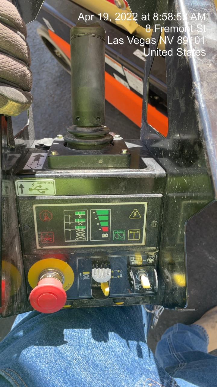 2022 JLG R1932